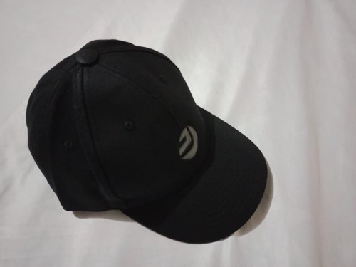 Classic Adjustable Baseball Cap – Comfortable Everyday Sports Hat